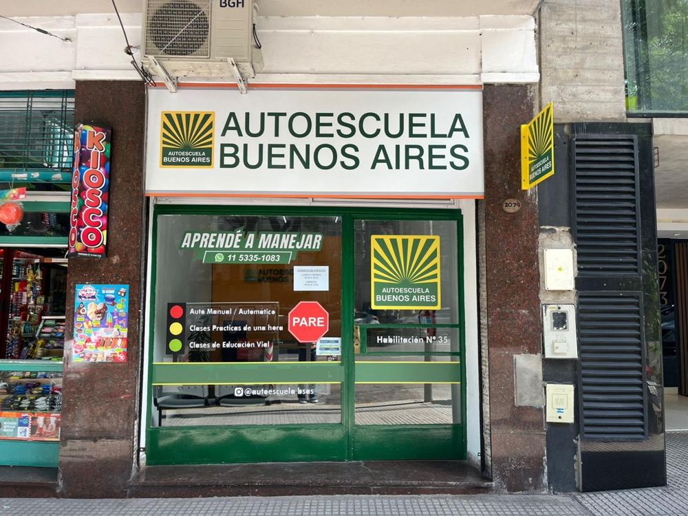 Frente de la sede de Plaza Irlanda, en Av. Gaona 2079